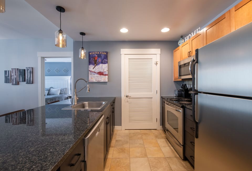 Condo, 2 Bedrooms | Private kitchen | Fridge, oven, coffee/tea maker, toaster