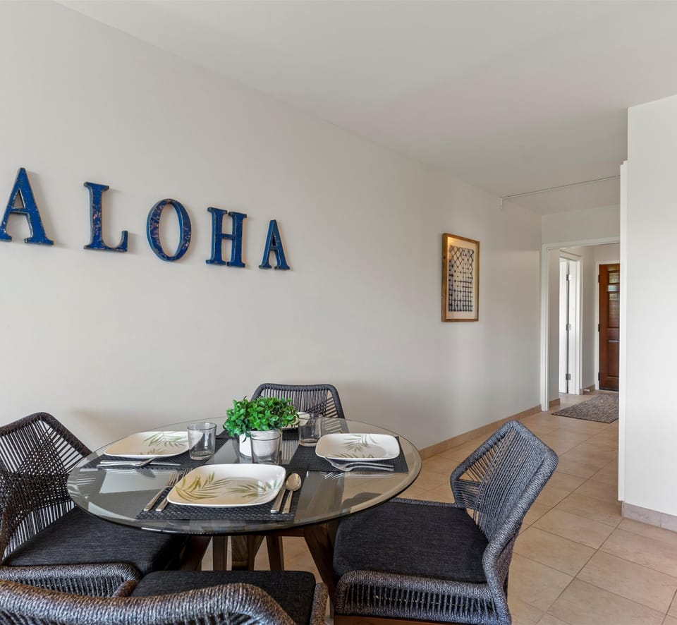 Condo, 2 Bedrooms | Dining