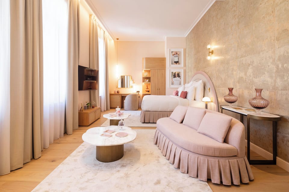 Suite Exécutive Héritage (lit double) | Minibar, in-room safe, desk, iron/ironing board (on request)