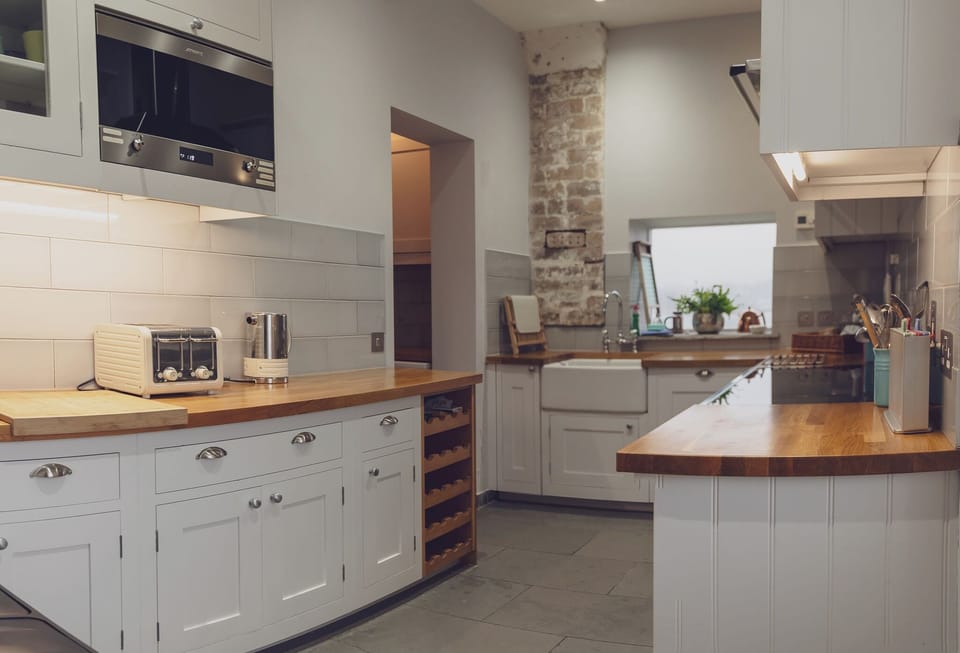 Cottage, 4 Bedrooms | Private kitchen | Fridge, microwave, dishwasher, coffee/tea maker