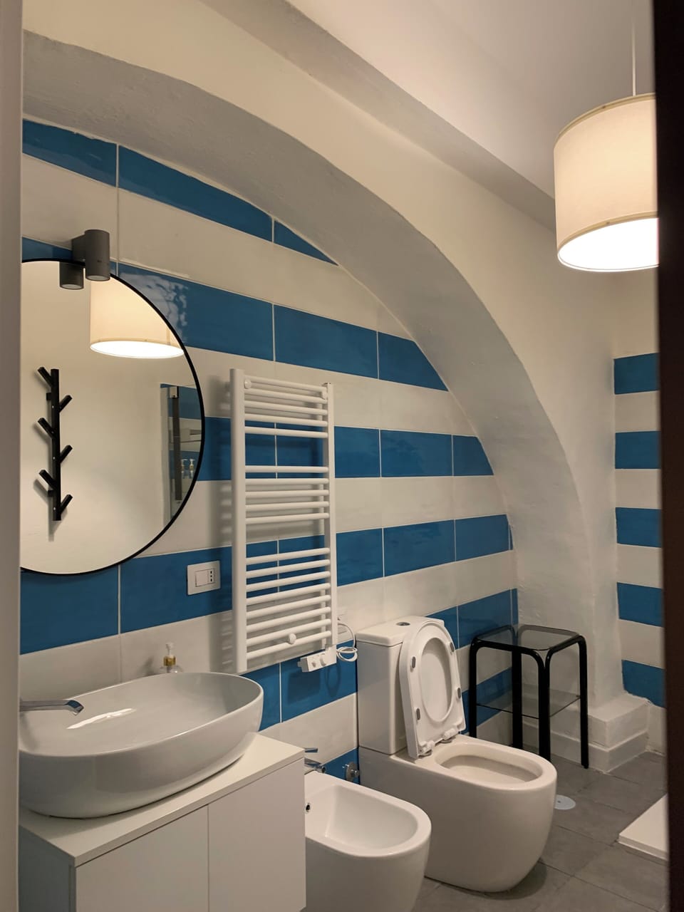 Basic Studio Suite | Bathroom | Bidet, towels, soap, shampoo