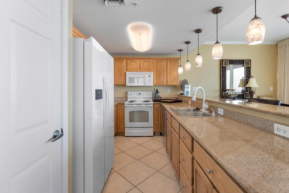 Condo, Multiple Beds (Sanibel 1201) | Private kitchen | Oven