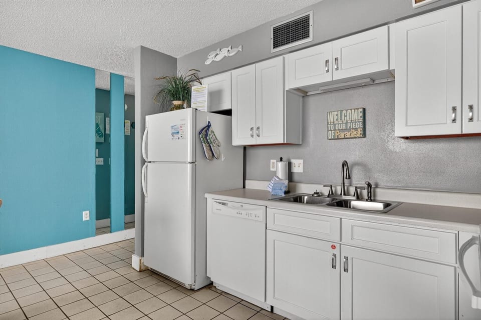 Condo, 1 Queen Bed with Sofa bed (Seaside Beach & Racquet 3305) | Private kitchen | Oven