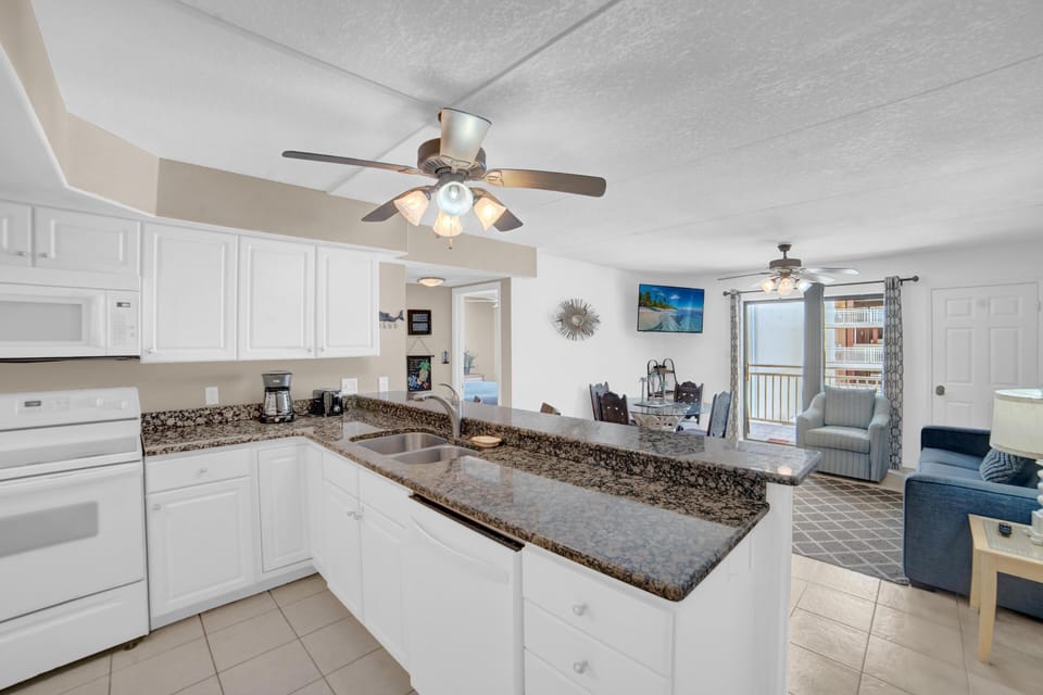Condo, Multiple Beds (Sugar Beach 230) | Private kitchen | Oven