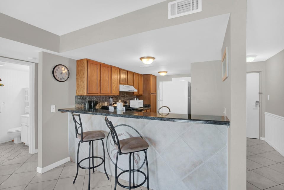 Condo, Multiple Beds (Sugar Beach 233) | Private kitchen | Oven