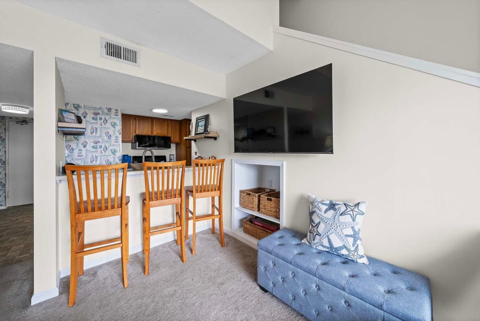 Condo, Multiple Beds (Sugar Beach 323) | Living area