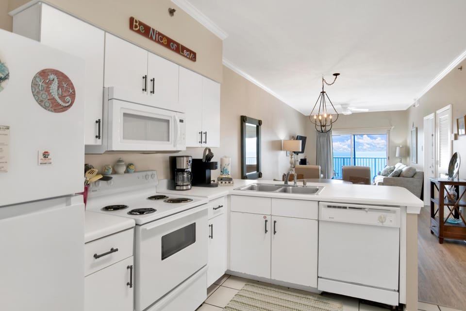 Condo, 1 King Bed with Sofa bed (Tradewinds 1305) | Private kitchen | Oven