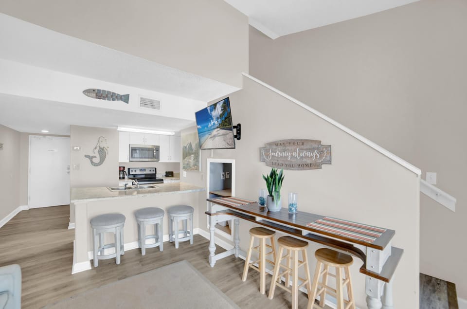 Condo, 1 King Bed with Sofa bed (Sugar Beach 335) | Private kitchen | Oven