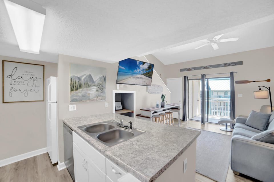 Condo, 1 King Bed with Sofa bed (Sugar Beach 335) | Living area