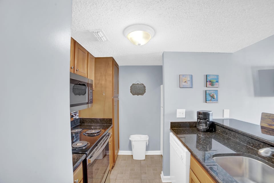 Condo, 1 King Bed with Sofa bed (Sugar Beach 352) | Private kitchen | Oven
