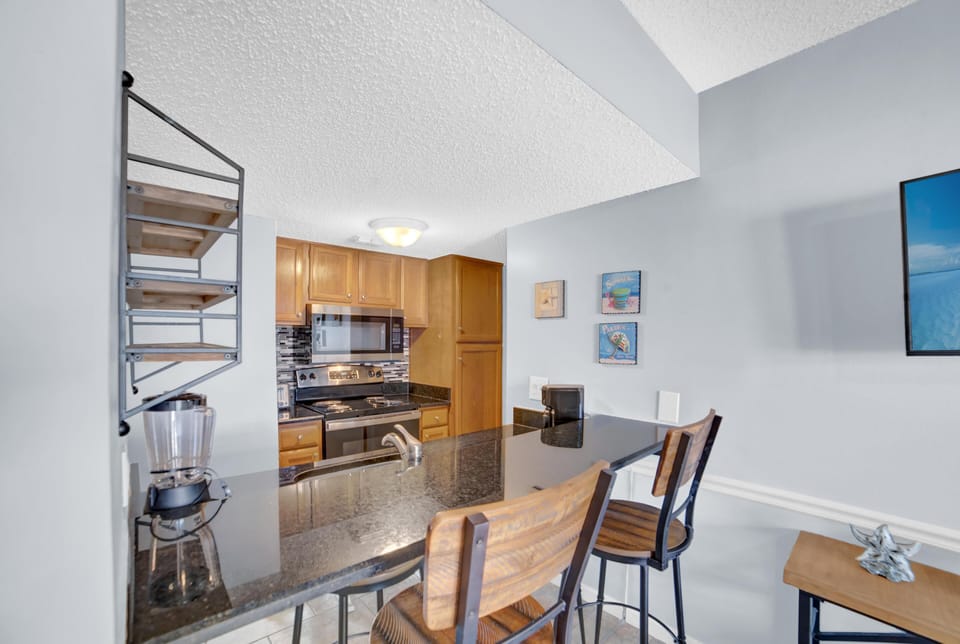 Condo, 1 King Bed with Sofa bed (Sugar Beach 352) | Private kitchen | Oven