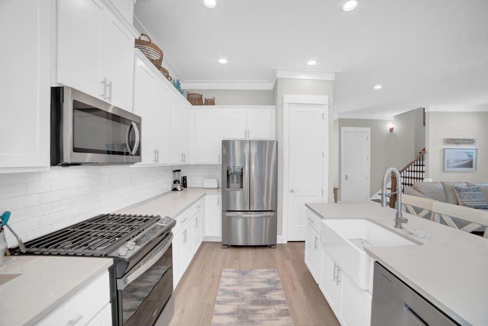 House, Multiple Beds (Summer Salt 24181) | Private kitchen | Oven