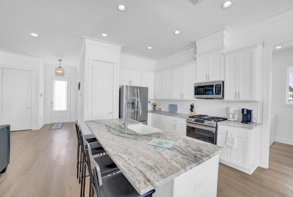 House, Multiple Beds (Summer Salt 2774) | Private kitchen | Oven