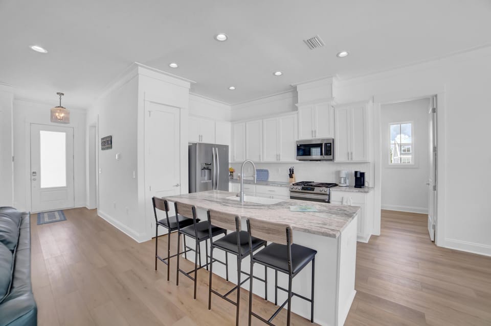 House, Multiple Beds (Summer Salt 2774) | Private kitchen | Oven