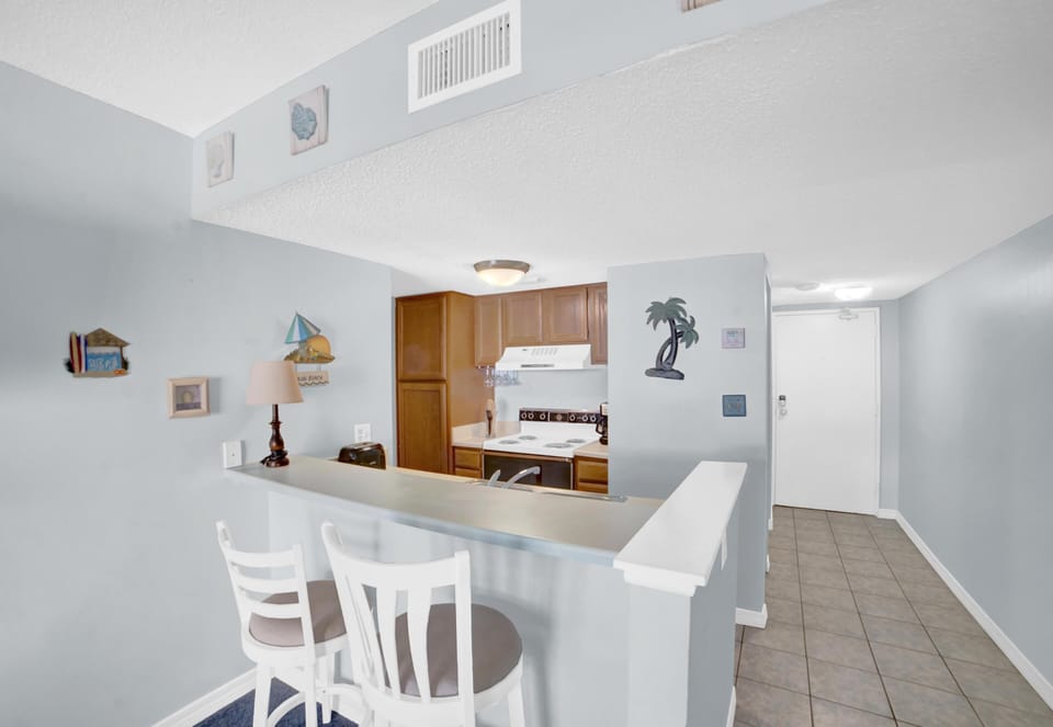 Condo, 1 King Bed with Sofa bed (Sugar Beach 355) | Interior