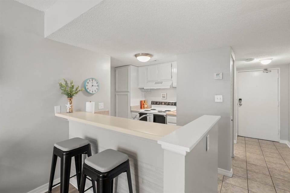 Condo, 1 King Bed with Sofa bed (Sugar Beach 355) | Private kitchen | Oven