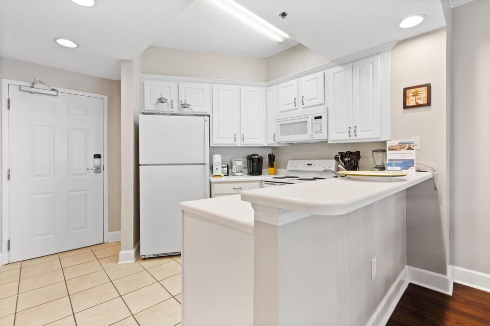 Condo, 1 King Bed with Sofa bed (Palm Beach A23) | Private kitchen