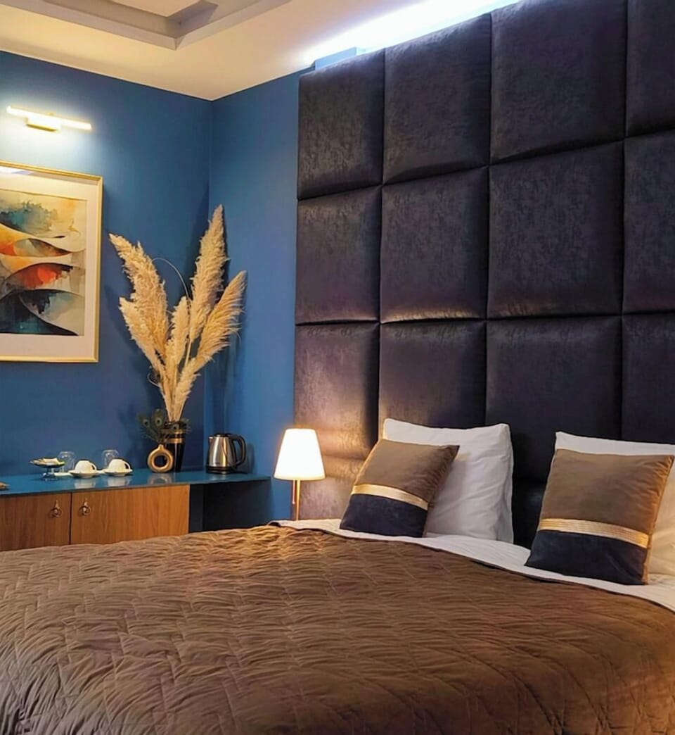 Deluxe Double Room, 1 Bedroom, Valley View, Mountainside | Premium bedding, memory foam beds, individually decorated
