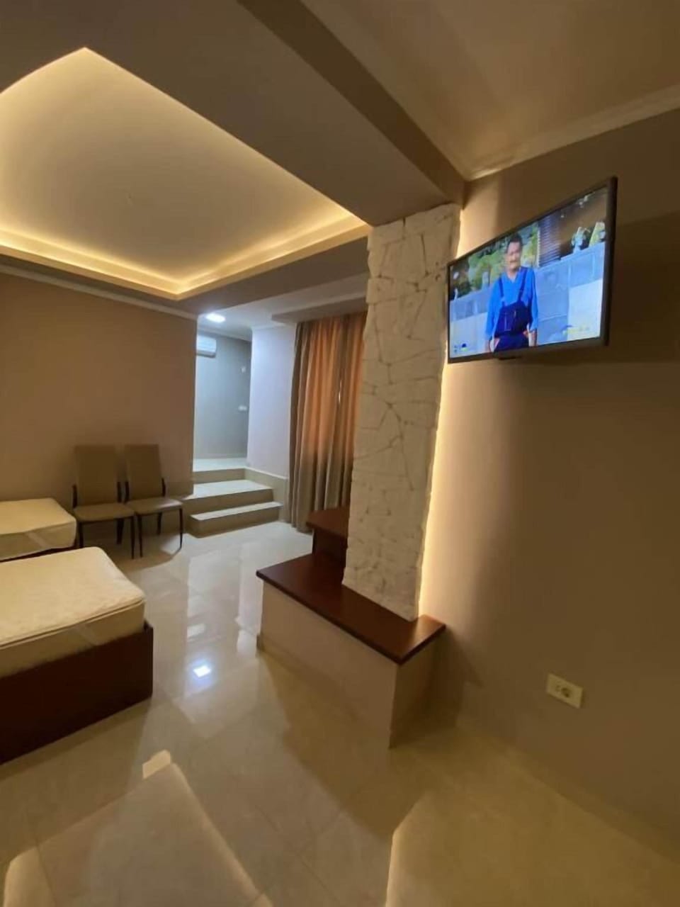 Comfort Double or Twin Room, Lanai, Courtyard View | Desk, laptop workspace, iron/ironing board, free WiFi