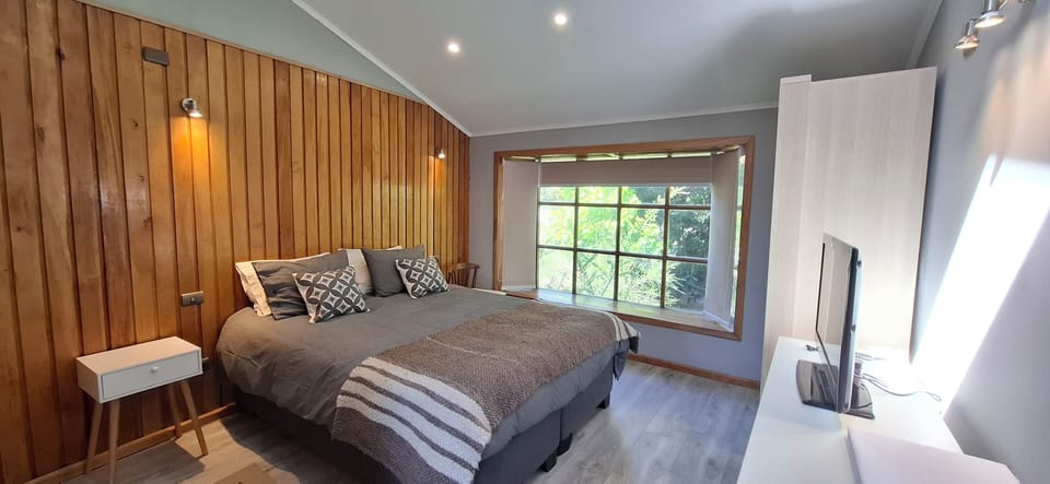 Deluxe Double Room, Mountain View | WiFi (free)