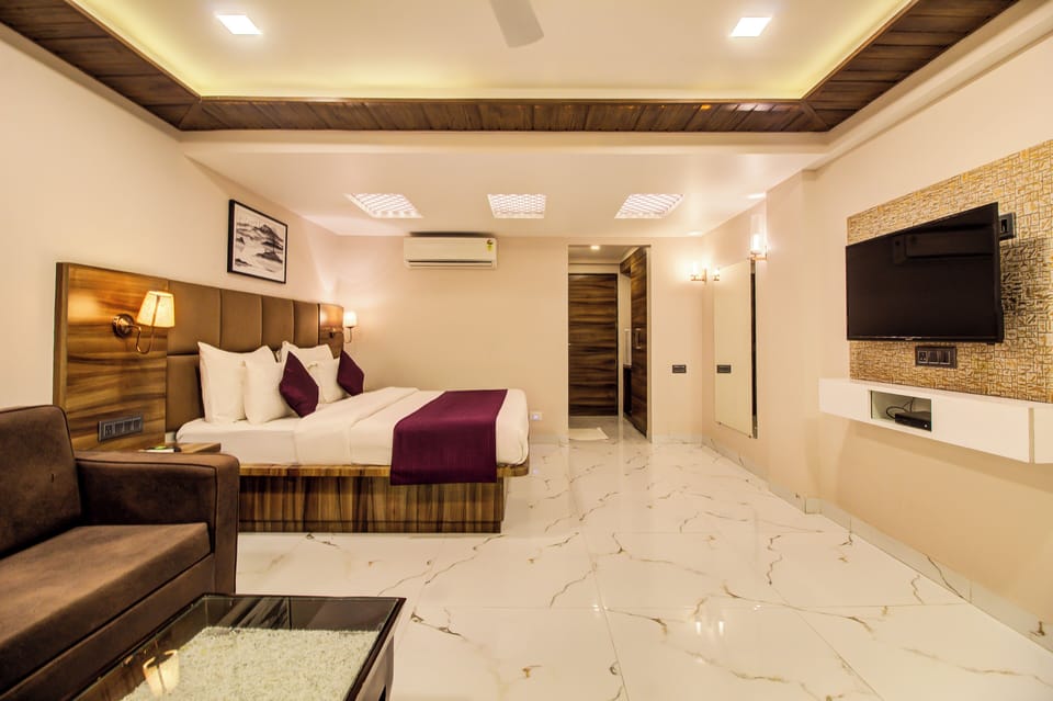 Luxury Double Room, Valley View | Premium bedding, minibar, desk, laptop workspace