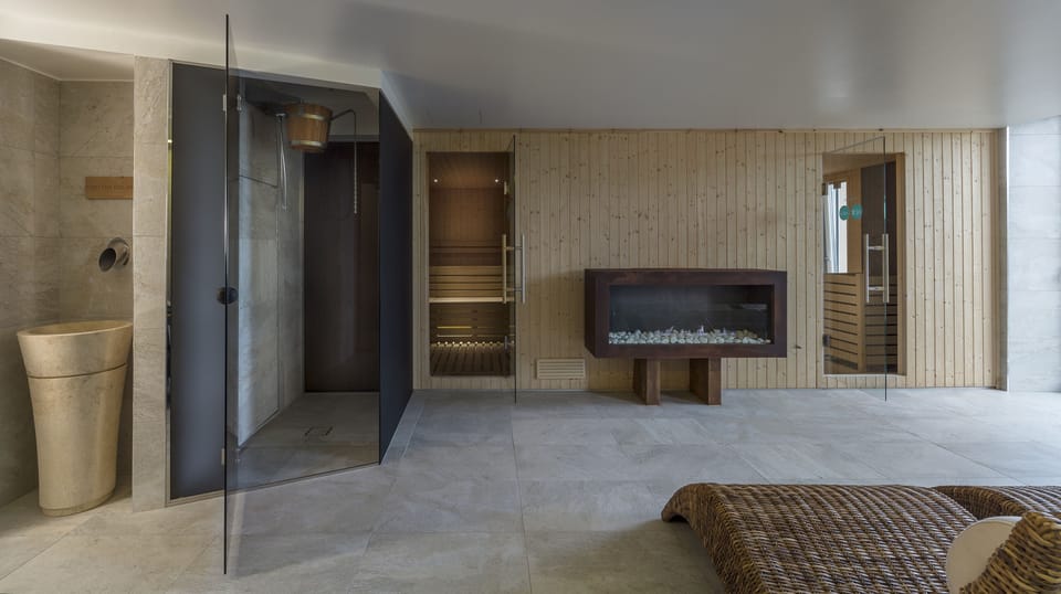 Couples treatment rooms, sauna, hot tub, steam room, Turkish bath