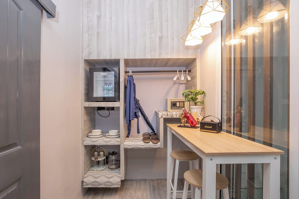 Junior Double or Twin Room | Individually decorated, individually furnished, desk, laptop workspace