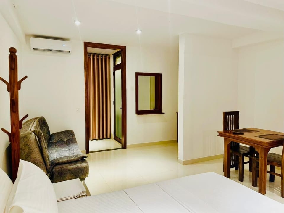 Deluxe Studio Suite, Balcony, Lake View | Living area | 32-inch TV with cable channels