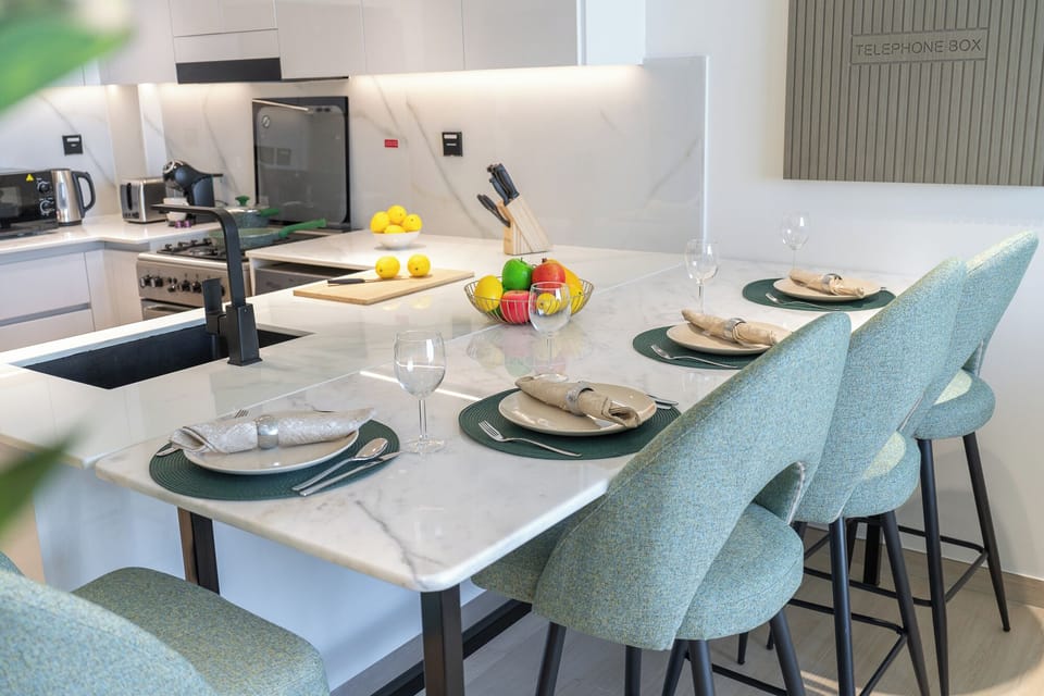 Luxury Apartment, City View | In-room dining