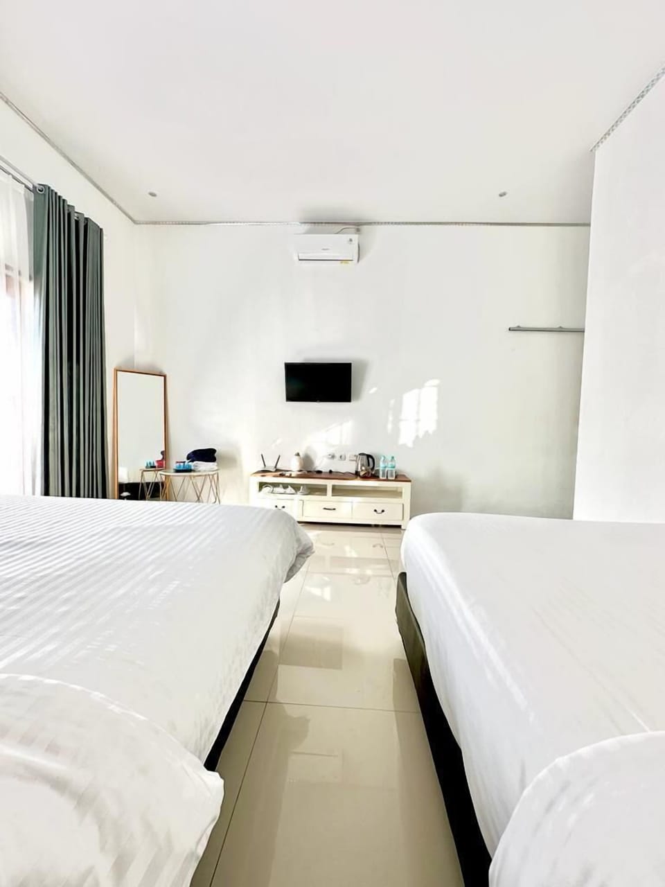 Family with Bathtub | Iron/ironing board, free WiFi