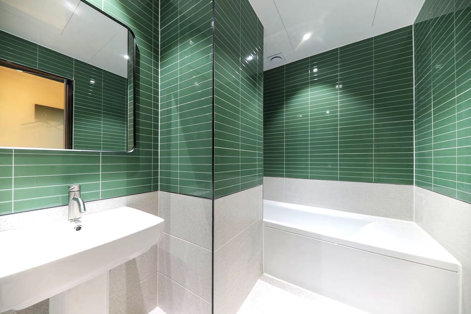 Premium Double Room, City View | Bathroom | Hair dryer, slippers, bidet, towels