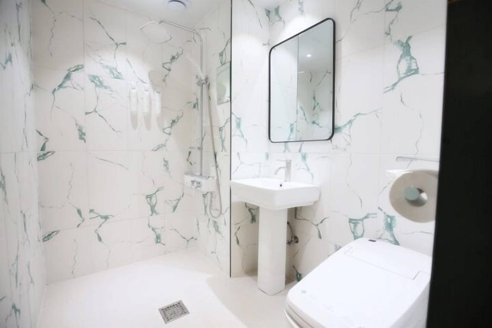 Standard Double Room, City View | Bathroom | Hair dryer, slippers, bidet, towels
