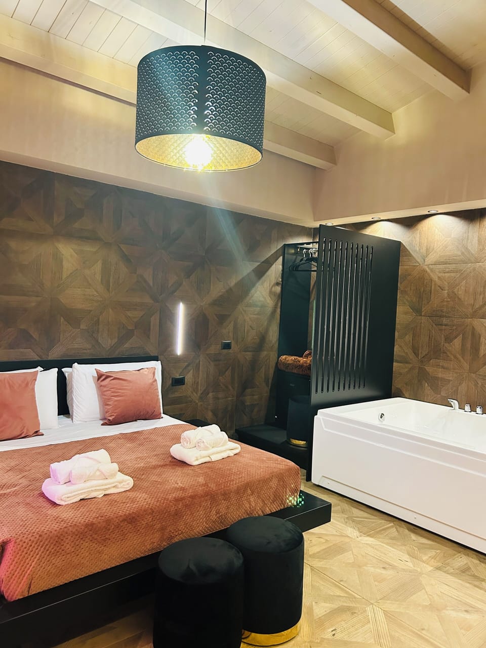 Deluxe Double or Twin Room | Egyptian cotton sheets, premium bedding, down comforters