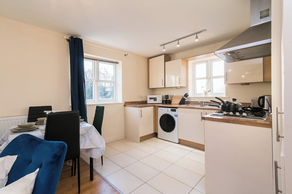 Apartment | Private kitchen | Fridge, microwave, oven, stovetop