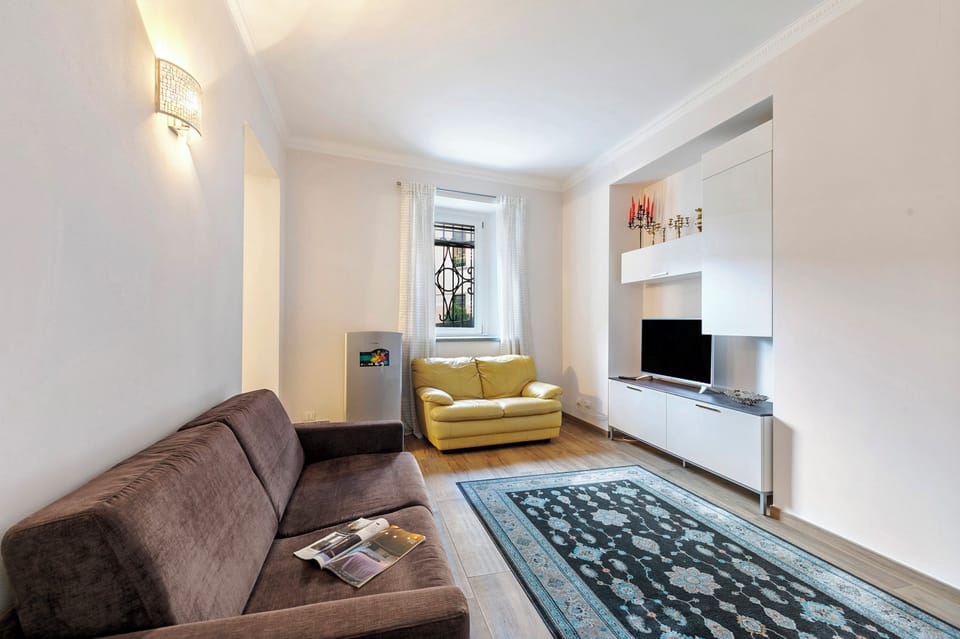 Family Apartment, 1 Bedroom, Microwave, Mountainside (Little Mermaid of Stresa Pet Friendly) | Living area | TV