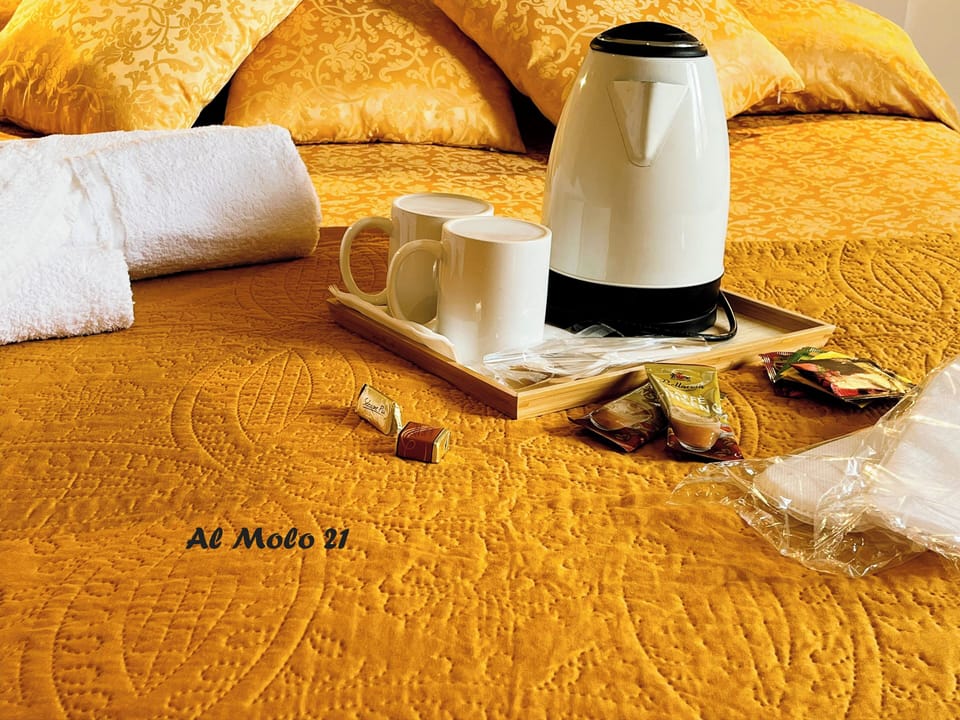 Deluxe Double or Twin Room | Coffee and/or coffee maker
