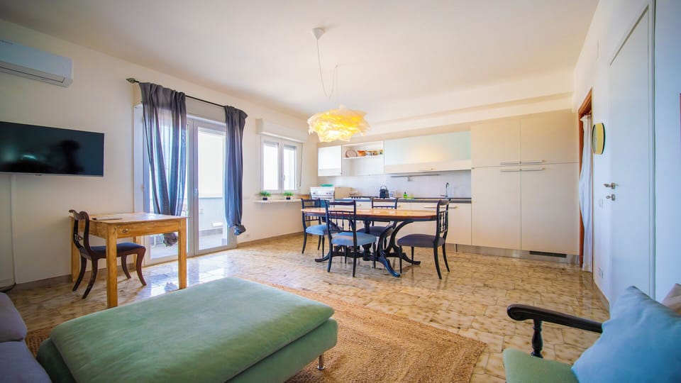 Apartment, Balcony, Sea View | Living area