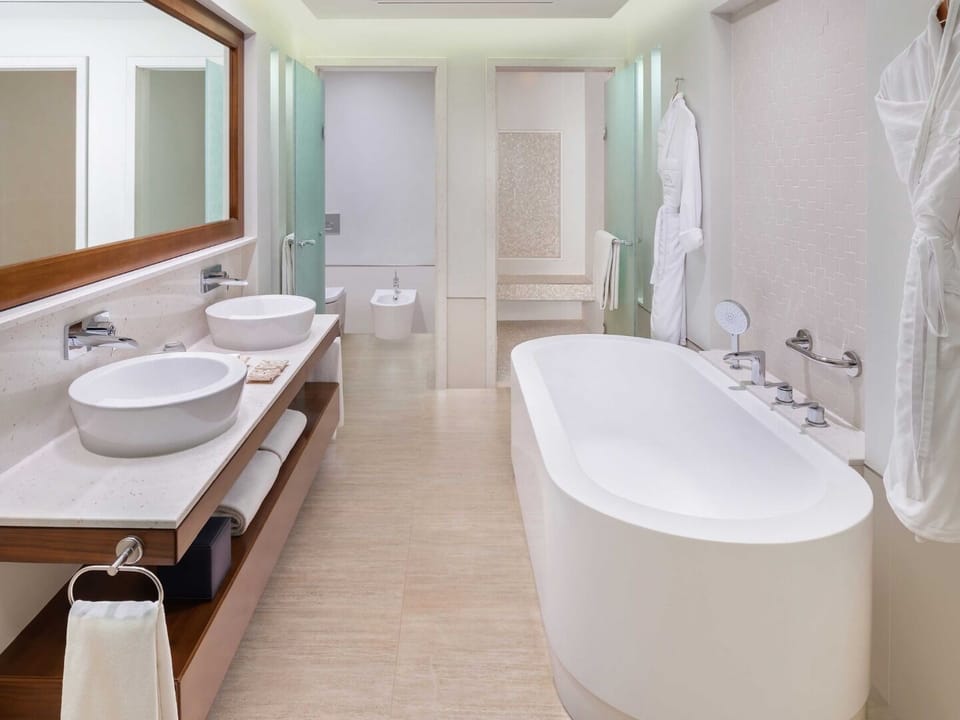 Sea View Residence Junior Suite, Lounge Access & Butler Service | Bathroom | Separate tub and shower, free toiletries, hair dryer, bathrobes