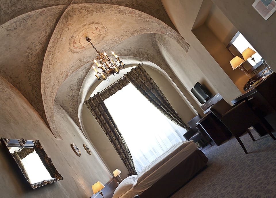 Family Room | In-room safe, desk, iron/ironing board, bed sheets