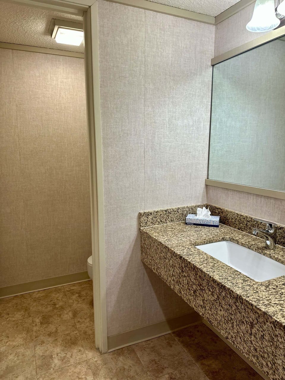 Room, 2 Bedrooms | Bathroom | Towels, shampoo