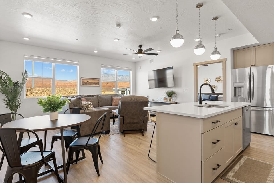 Condo, 3 Bedrooms | Interior