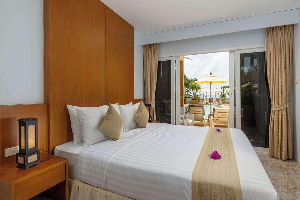 Seaview Studio With Pool Access | Desk, blackout drapes, WiFi (free), individually decorated