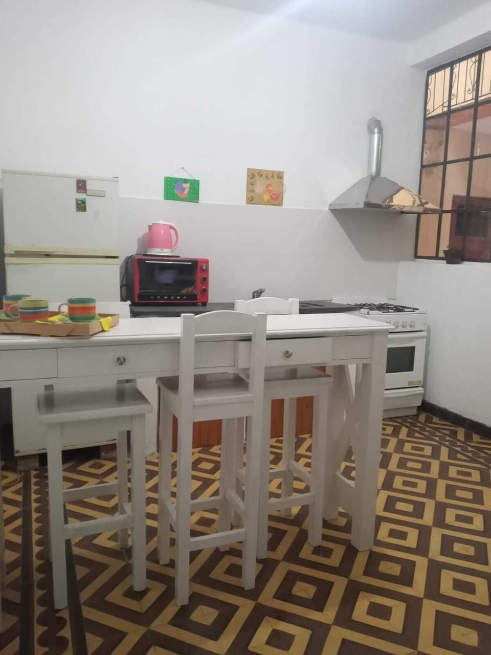 Full-size fridge, oven, stovetop, cookware/dishes/utensils