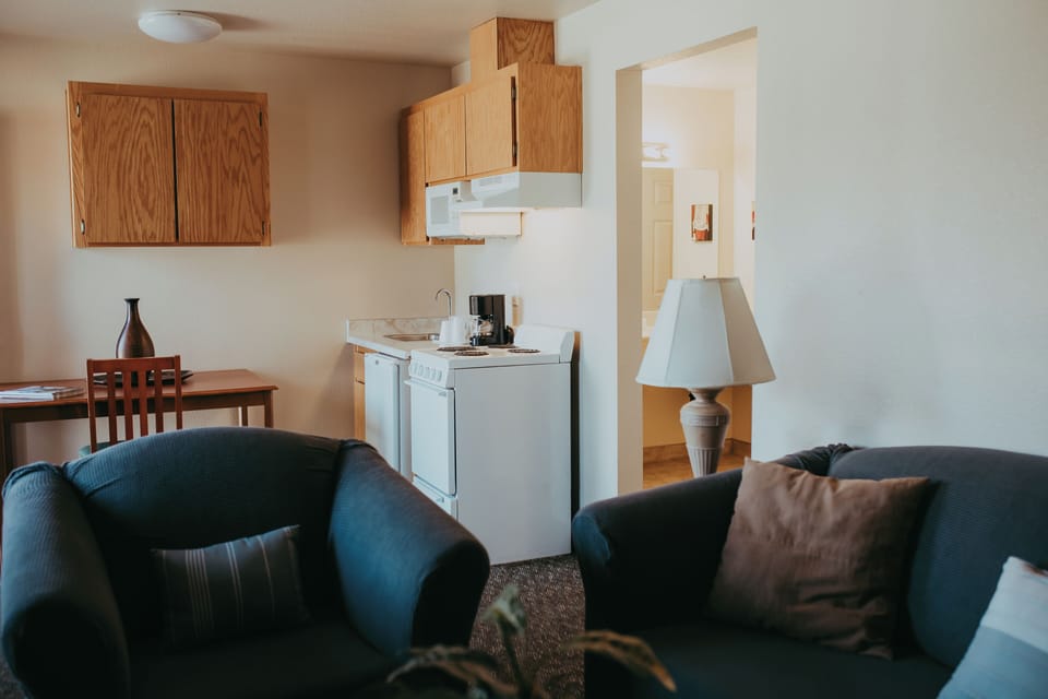 Suite, 1 King Bed, Non Smoking, Refrigerator & Microwave | Private kitchen | Mini-fridge, microwave