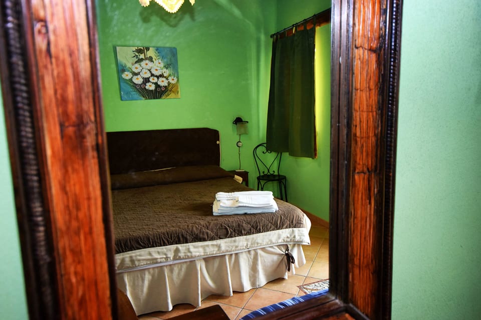 Standard Triple Room, 1 Bedroom, Garden View | Desk, soundproofing, cribs/infant beds, rollaway beds