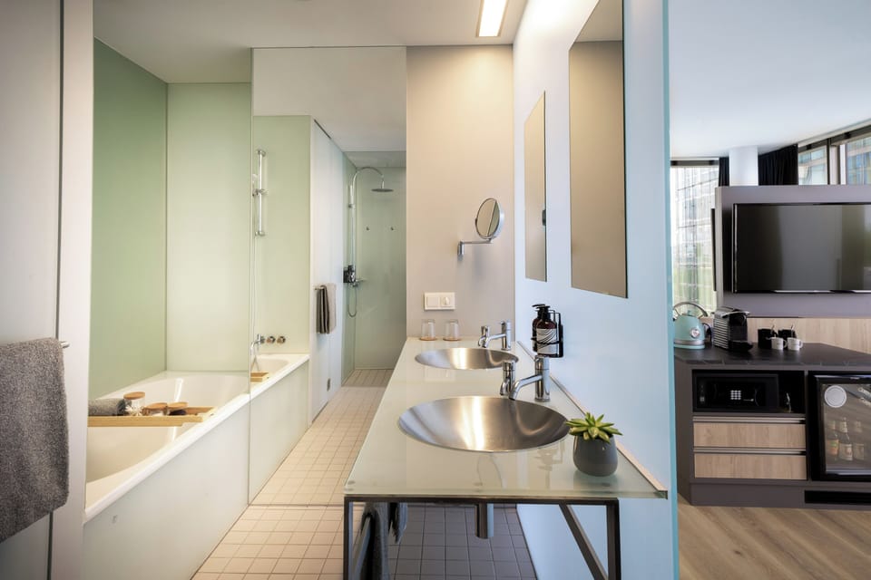 The Loft | Bathroom | Hair dryer, towels, soap, shampoo