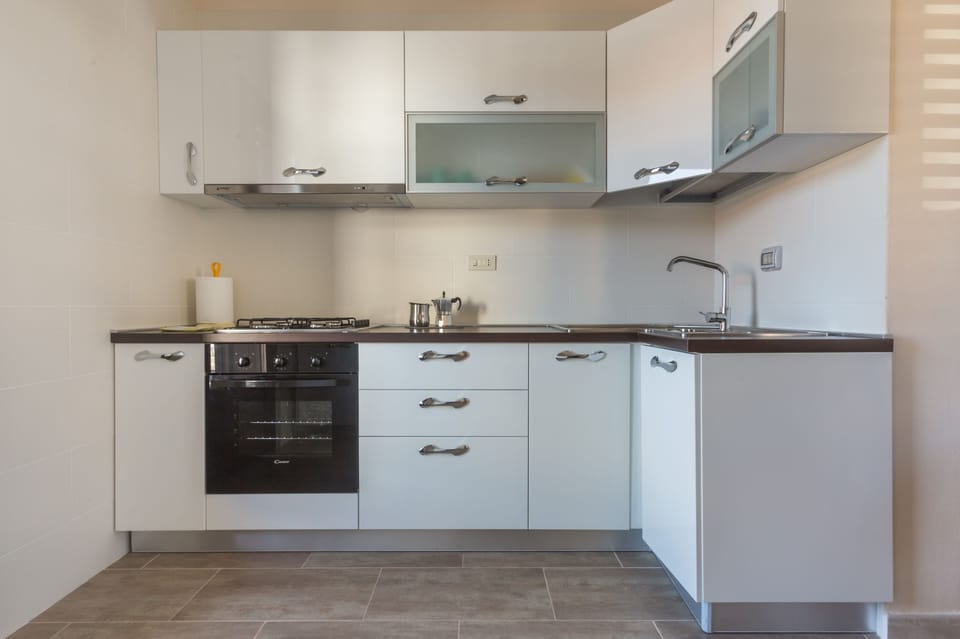 Elite Apartment | Private kitchen | Full-size fridge, microwave, oven, stovetop