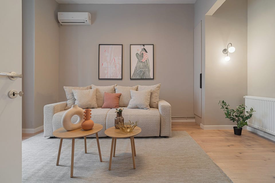Deluxe Apartment, 4 Bedrooms, Balcony, City View | 4 bedrooms, iron/ironing board, free WiFi