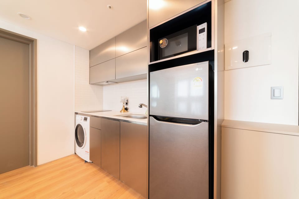 Fridge, microwave, rice cooker, cookware/dishes/utensils