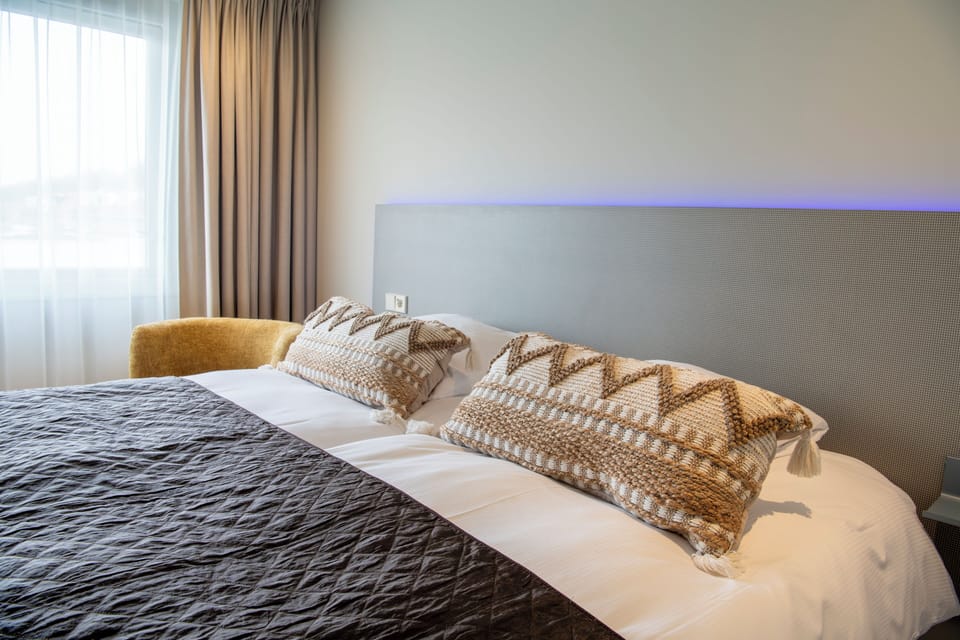 Deluxe Twin Room, 2 Twin Beds | Individually decorated, individually furnished, iron/ironing board